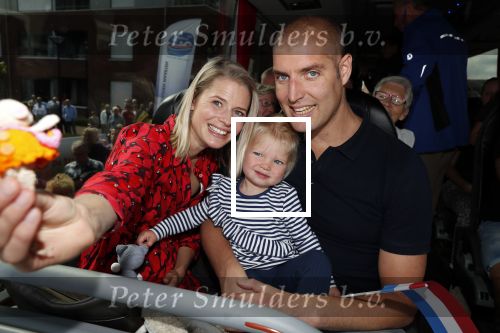 Waspik Waalwijk 26 augustus 2018
Huldiging Maarten v d Weijdenin Waalwijk en met familie bij zijn huis. Zijn vrouw Daisy en kinderen Phileine en Robien waren er natuurlijk bij.