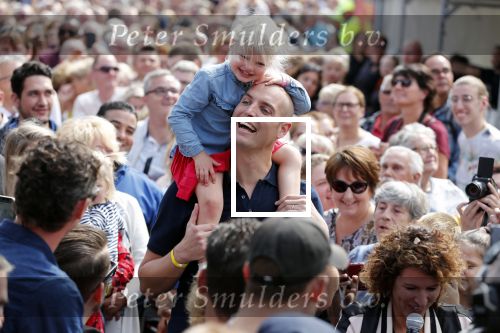 Waspik Waalwijk 26 augustus 2018
Huldiging Maarten v d Weijdenin Waalwijk en met familie bij zijn huis. Zijn vrouw Daisy en kinderen Phileine en Robien waren er natuurlijk bij.