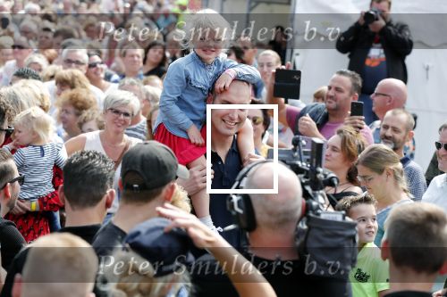 Waspik Waalwijk 26 augustus 2018
Huldiging Maarten v d Weijdenin Waalwijk en met familie bij zijn huis. Zijn vrouw Daisy en kinderen Phileine en Robien waren er natuurlijk bij.