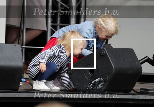 Waspik Waalwijk 26 augustus 2018
Huldiging Maarten v d Weijdenin Waalwijk en met familie bij zijn huis. Zijn vrouw Daisy en kinderen Phileine en Robien waren er natuurlijk bij.
