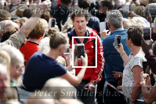 Waspik Waalwijk 26 augustus 2018
Huldiging Maarten v d Weijdenin Waalwijk en met familie bij zijn huis. Zijn vrouw Daisy en kinderen Phileine en Robien waren er natuurlijk bij. Marcel Maijer