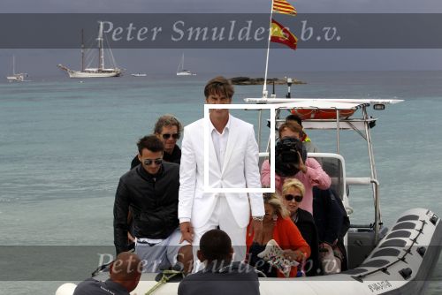 Ibiza 3 juni 2011
Mark v d Loo en Robine v d Meer trouwen op het eilandje Es Palmador in de buurt van ibiza.. Ze kwamen met de boot Cala Minor daar naartoe