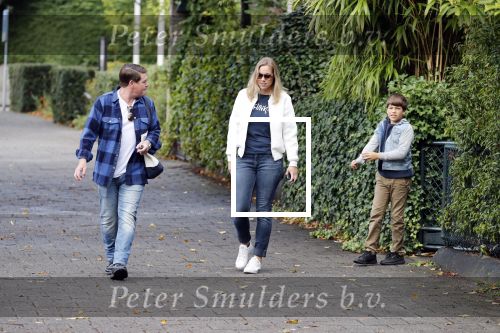 Amsterdam 25 augustus 2018
Martijn Krabbe gaat met zijn zoon achilles en zijn nieuwe vriendin Deborah Wietzes boodschappen doen.