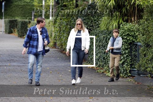 Amsterdam 25 augustus 2018
Martijn Krabbe gaat met zijn zoon achilles en zijn nieuwe vriendin Deborah Wietzes boodschappen doen.