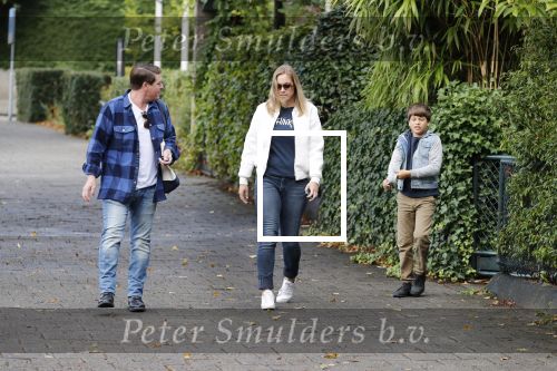 Amsterdam 25 augustus 2018
Martijn Krabbe gaat met zijn zoon achilles en zijn nieuwe vriendin Deborah Wietzes boodschappen doen.