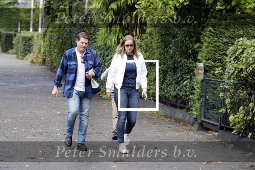Amsterdam 25 augustus 2018
Martijn Krabbe gaat met zijn zoon achilles en zijn nieuwe vriendin Deborah Wietzes boodschappen doen.