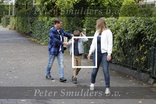 Amsterdam 25 augustus 2018
Martijn Krabbe gaat met zijn zoon achilles en zijn nieuwe vriendin Deborah Wietzes boodschappen doen.