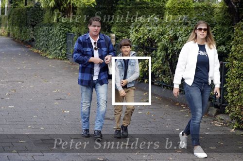 Amsterdam 25 augustus 2018
Martijn Krabbe gaat met zijn zoon achilles en zijn nieuwe vriendin Deborah Wietzes boodschappen doen.
