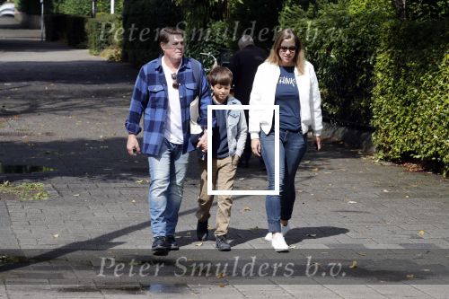 Amsterdam 25 augustus 2018
Martijn Krabbe gaat met zijn zoon achilles en zijn nieuwe vriendin Deborah Wietzes boodschappen doen.