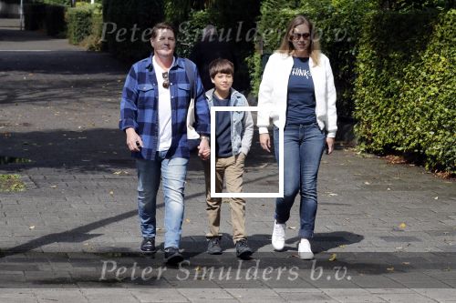 Amsterdam 25 augustus 2018
Martijn Krabbe gaat met zijn zoon achilles en zijn nieuwe vriendin Deborah Wietzes boodschappen doen.