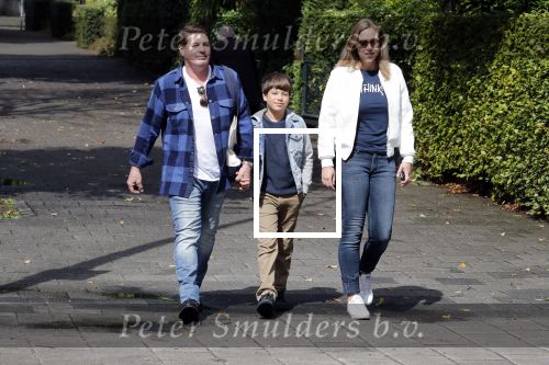 Amsterdam 25 augustus 2018
Martijn Krabbe gaat met zijn zoon achilles en zijn nieuwe vriendin Deborah Wietzes boodschappen doen.