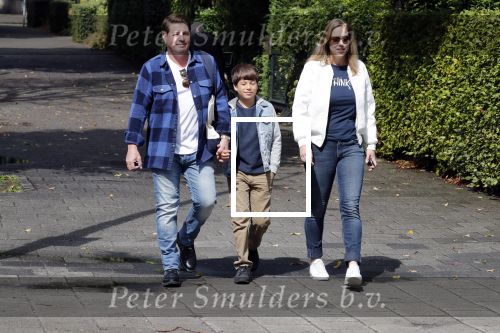 Amsterdam 25 augustus 2018
Martijn Krabbe gaat met zijn zoon achilles en zijn nieuwe vriendin Deborah Wietzes boodschappen doen.