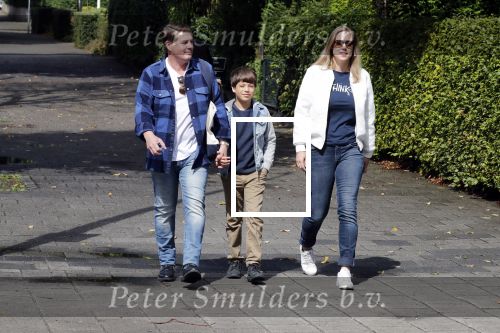 Amsterdam 25 augustus 2018
Martijn Krabbe gaat met zijn zoon achilles en zijn nieuwe vriendin Deborah Wietzes boodschappen doen.