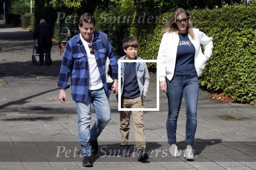 Amsterdam 25 augustus 2018
Martijn Krabbe gaat met zijn zoon achilles en zijn nieuwe vriendin Deborah Wietzes boodschappen doen.