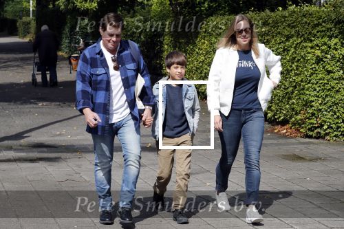 Amsterdam 25 augustus 2018
Martijn Krabbe gaat met zijn zoon achilles en zijn nieuwe vriendin Deborah Wietzes boodschappen doen.