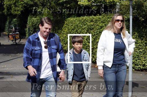 Amsterdam 25 augustus 2018
Martijn Krabbe gaat met zijn zoon achilles en zijn nieuwe vriendin Deborah Wietzes boodschappen doen.