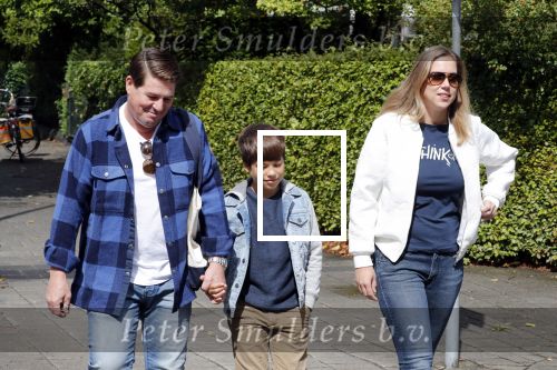 Amsterdam 25 augustus 2018
Martijn Krabbe gaat met zijn zoon achilles en zijn nieuwe vriendin Deborah Wietzes boodschappen doen.