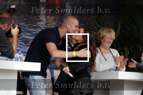 Waspik Waalwijk 26 augustus 2018
Huldiging Maarten v d Weijdenin Waalwijk en met familie bij zijn huis. Zijn vrouw Daisy en kinderen Phileine en Robien waren er natuurlijk bij. Oï¿½G3ne
Ogene Og3ne