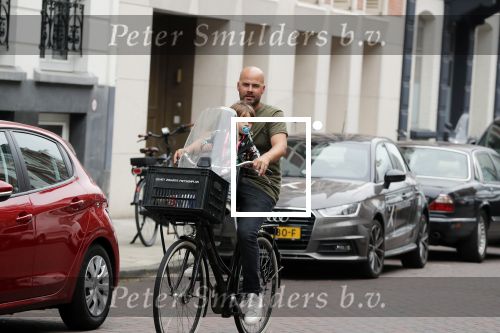 Amsterdam 4 september 2018
Oscar Aerts met zijn zoontje op de fiets.