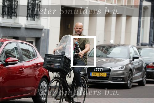 Amsterdam 4 september 2018
Oscar Aerts met zijn zoontje op de fiets.