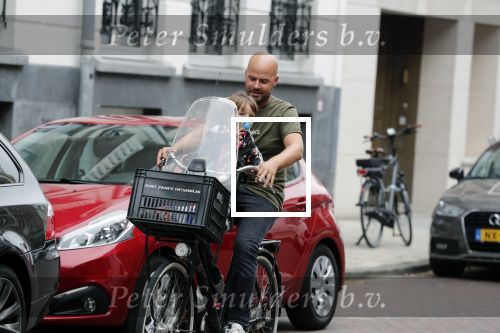Amsterdam 4 september 2018
Oscar Aerts met zijn zoontje op de fiets.