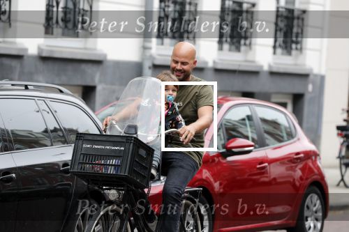 Amsterdam 4 september 2018
Oscar Aerts met zijn zoontje op de fiets.
