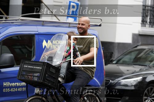 Amsterdam 4 september 2018
Oscar Aerts met zijn zoontje op de fiets.