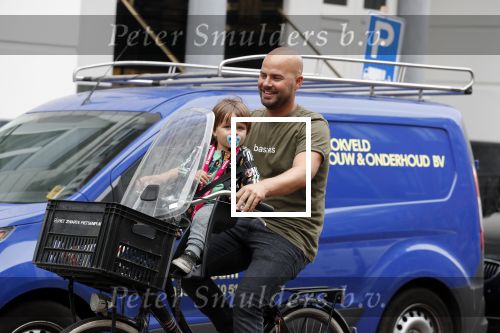Amsterdam 4 september 2018
Oscar Aerts met zijn zoontje op de fiets.