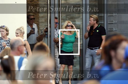 Amsterdam 3 augustus 2018
Patricia Paay en haar man Robert Hinfelaar met vrienden op het leidse plein in Amsterdam.