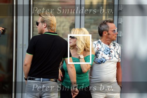 Amsterdam 3 augustus 2018
Patricia Paay en haar man Robert Hinfelaar met vrienden op het leidse plein in Amsterdam.