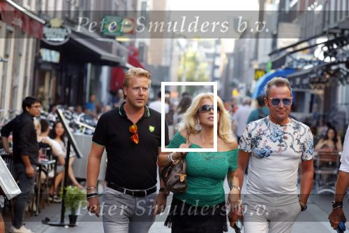 Amsterdam 3 augustus 2018
Patricia Paay en haar man Robert Hinfelaar met vrienden op het leidse plein in Amsterdam.