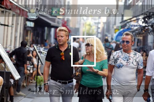 Amsterdam 3 augustus 2018
Patricia Paay en haar man Robert Hinfelaar met vrienden op het leidse plein in Amsterdam.