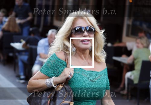Amsterdam 3 augustus 2018
Patricia Paay en haar man Robert Hinfelaar met vrienden op het leidse plein in Amsterdam.