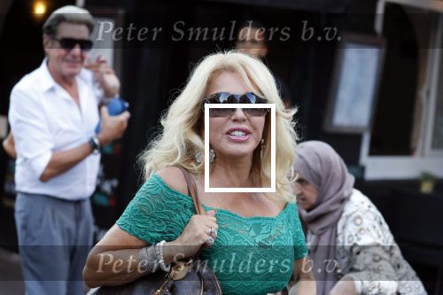 Amsterdam 3 augustus 2018
Patricia Paay en haar man Robert Hinfelaar met vrienden op het leidse plein in Amsterdam.