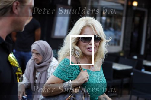 Amsterdam 3 augustus 2018
Patricia Paay en haar man Robert Hinfelaar met vrienden op het leidse plein in Amsterdam.