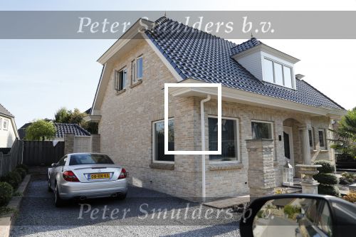 Wernhout 6 augustus 2018
Johan Vlemmix kijkt naar huizen op het park Patersven in Wernhout. Ook Patricia Paay en haar man Robert Hinfelaar hebben er een huis.