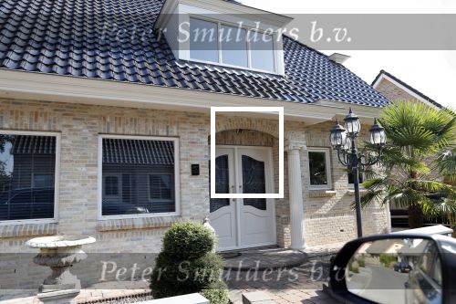 Wernhout 6 augustus 2018
Johan Vlemmix kijkt naar huizen op het park Patersven in Wernhout. Ook Patricia Paay en haar man Robert Hinfelaar hebben er een huis.