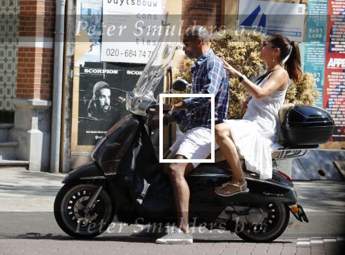 Amsterdam 3 augustus 2018
Quinty Trustfull en haar man Orlando gaan op de scooter naar de notaris.
