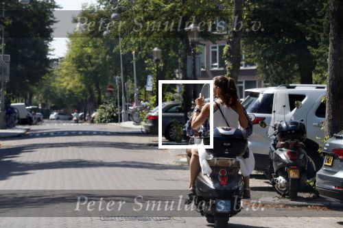 Amsterdam 3 augustus 2018
Quinty Trustfull en haar man Orlando gaan op de scooter naar de notaris.