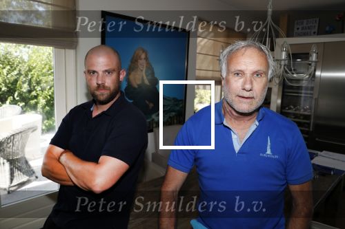 Leiderdorp 3 augustus 2018
Dick Wieriks (zwart shirt) en Rob Rijsbergen thuis . Patricia Paay heeft een tijdje bij ze gewoond.