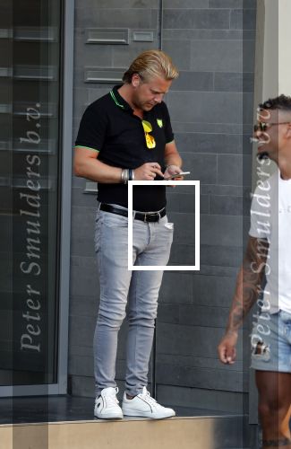 Amsterdam 3 augustus 2018
Patricia Paay en haar man Robert Hinfelaar met vriendin op het leidse plein in Amsterdam.