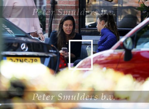 Amsterdam 2 september 2018
Robine v d Meer met dochter op terras.