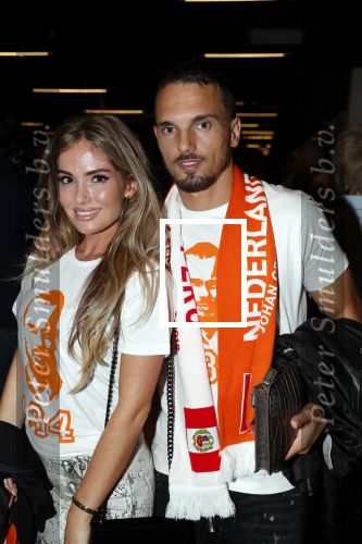 Amsterdam 6 mei 2018
Nederland-Peru 2-1 . Afscheidswedstrijd Wesley Sneijder . Zijn vrouw Yolanthe Sneijder Cabau en zoons Jessey en Xess Xava zijn natuurlijk aanwezig. Rodney Sneijder met zijn vriendin