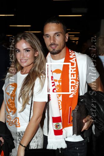 Amsterdam 6 mei 2018
Nederland-Peru 2-1 . Afscheidswedstrijd Wesley Sneijder . Zijn vrouw Yolanthe Sneijder Cabau en zoons Jessey en Xess Xava zijn natuurlijk aanwezig. Rodney Sneijder met zijn vriendin