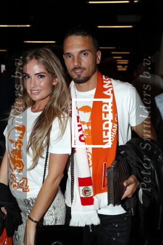 Amsterdam 6 mei 2018
Nederland-Peru 2-1 . Afscheidswedstrijd Wesley Sneijder . Zijn vrouw Yolanthe Sneijder Cabau en zoons Jessey en Xess Xava zijn natuurlijk aanwezig. Rodney Sneijder met zijn vriendin
