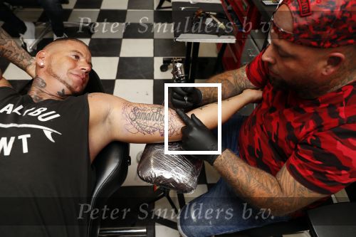 Eindhoven 28 augustus 2018
Rolf Tangel laat bij Dannyâ€™s tattooshop in Eindhoven zijn Barbie Samantha tatoos weghalen.