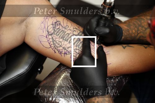 Eindhoven 28 augustus 2018
Rolf Tangel laat bij Dannyâ€™s tattooshop in Eindhoven zijn Barbie Samantha tatoos weghalen.
