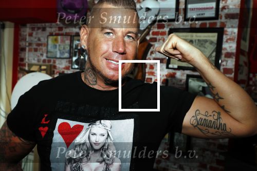 Eindhoven 28 augustus 2018
Rolf Tangel laat bij Dannyâ€™s tattooshop in Eindhoven zijn Barbie Samantha tatoos weghalen.