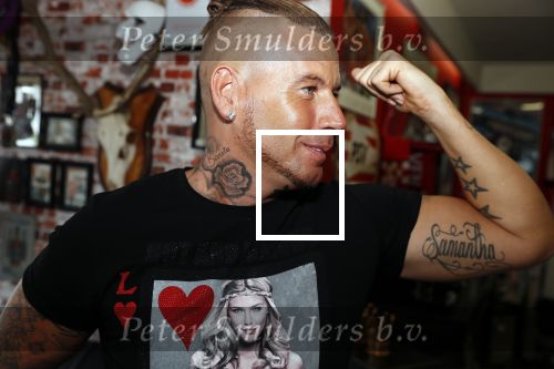 Eindhoven 28 augustus 2018
Rolf Tangel laat bij Dannyâ€™s tattooshop in Eindhoven zijn Barbie Samantha tatoos weghalen.