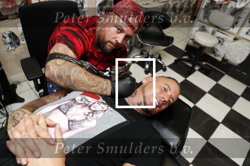 Eindhoven 28 augustus 2018
Rolf Tangel laat bij Dannyâ€™s tattooshop in Eindhoven zijn Barbie Samantha tatoos weghalen.